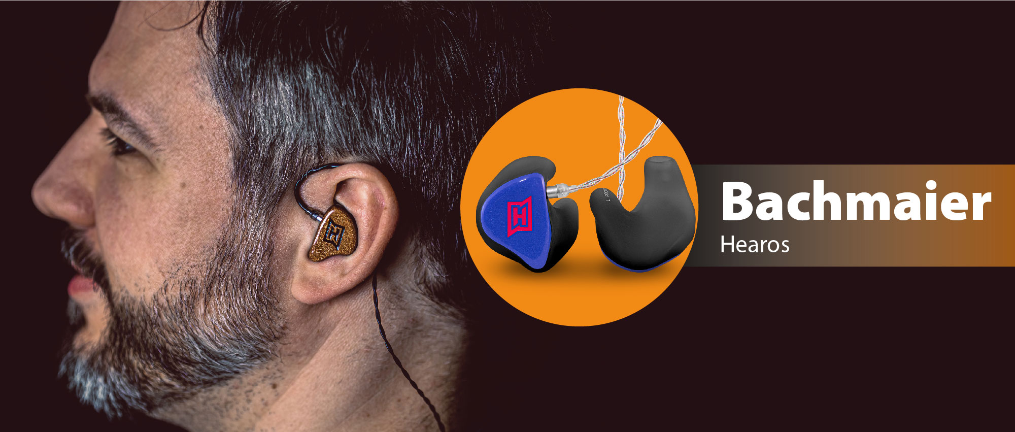 Musiker mit Bachmaier Hearos In-Ear-Monitoren. Die Hearos bieten individuellen Gehörschutz und präzisen Klang für Musiker auf der Bühne.