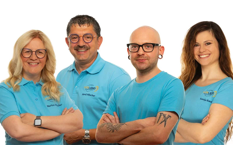 Team der Hörland Filiale in Hof, bestehend aus fünf Mitarbeiterinnen und Mitarbeitern in weißen Polo-Shirts mit dem Hörland Logo.