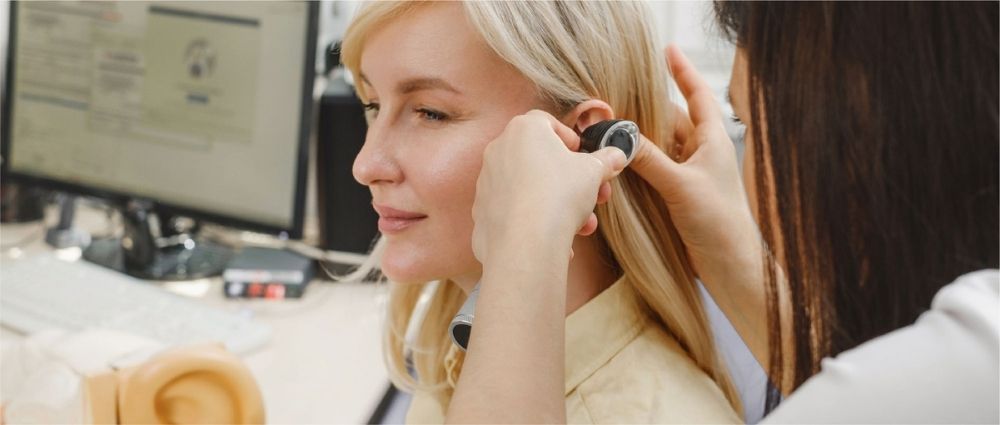 Besuch beim HNO Arzt – Bedarf neues Hörsystem Besuch beim HNO Arzt – Bedarf neues Hörsystem