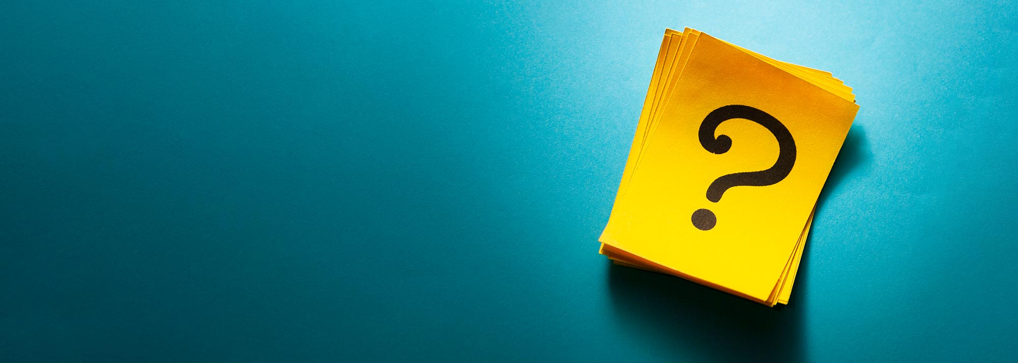 Gelbe Karte mit großem Fragezeichen symbolisiert Unklarheiten rund um das Thema Hörverlust. Hörland Hörakustik beantwortet die Frage: 'Brauche ich ein Hörgerät?' mit umfassenden Informationen und Beratungsangeboten. Gelbe Karte mit großem Fragezeichen symbolisiert Unklarheiten rund um das Thema Hörverlust. Hörland Hörakustik beantwortet die Frage: 'Brauche ich ein Hörgerät?' mit umfassenden Informationen und Beratungsangeboten.