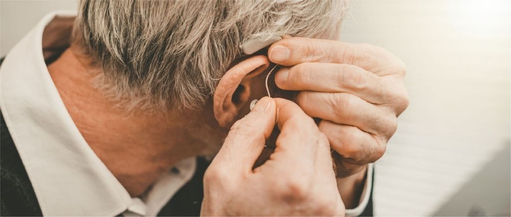 Nichts ist für die Ewigkeit – Veraltete Hörgeräte Nichts ist für die Ewigkeit – Veraltete Hörgeräte